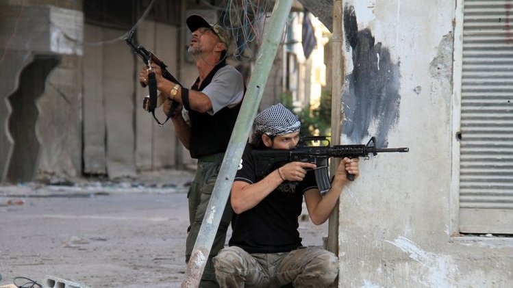 Dan phao no trong dai su quan Nga tai Syria hinh anh