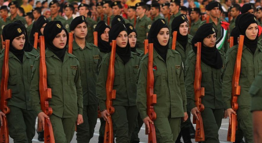 Nhung nu sinh quan doi xinh xan cua Palestine hinh anh