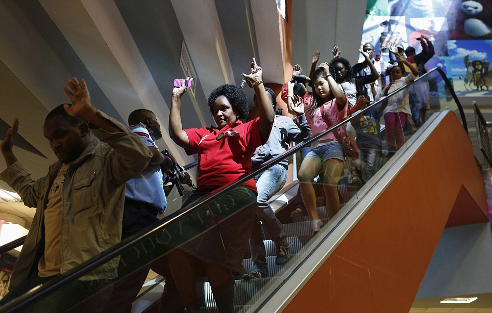 Dong nguoi hoang loan trong vu xa sung o Kenya hinh anh