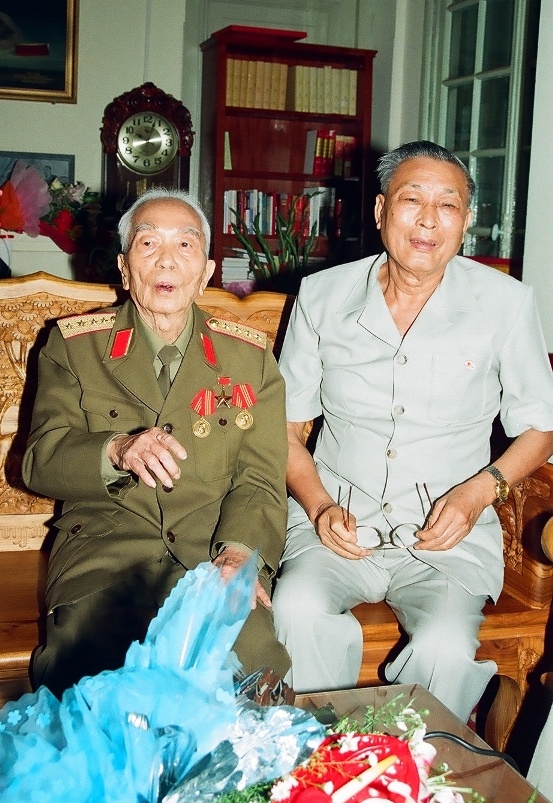 Trung tuong Dong Sy Nguyen: Toi suot doi phuc Dai tuong! hinh anh