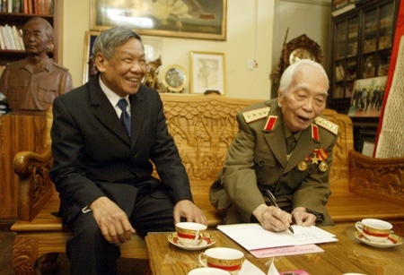 Nguyen TBT Le Kha Phieu: Anh Van la mot nhan cach lon hinh anh