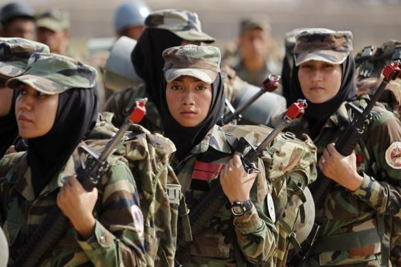 Bong hong khoac ao linh trong quan doi Afghanistan hinh anh