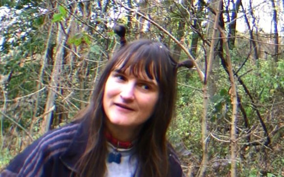 Nguoi dan ong thich song nhu mot chu cho hinh anh