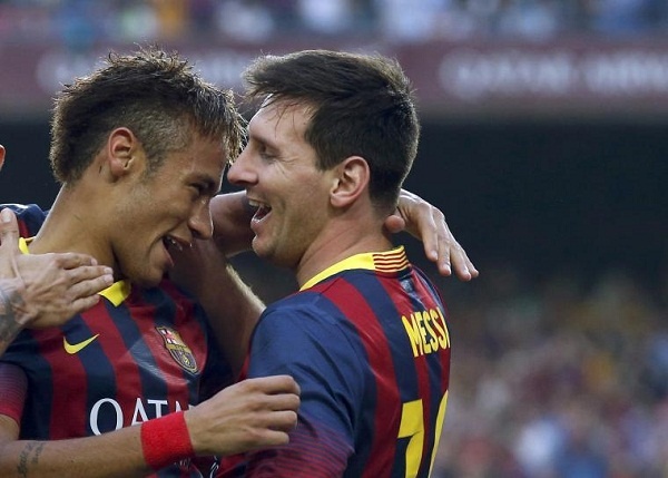 Ngay Ronaldo van la 'ong Hoang', Messi da chiu la thu dan hinh anh