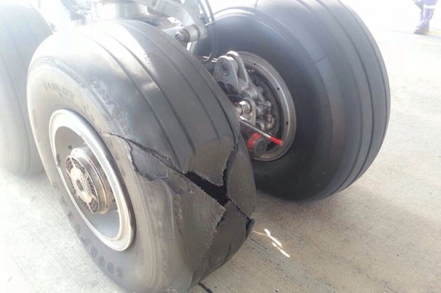 Lop may bay Thai Lan no khi vua ha canh hinh anh