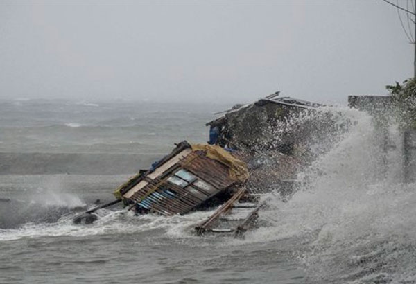 6 gio lenh denh tren bien cung be 7 tuoi trong bao Haiyan hinh anh