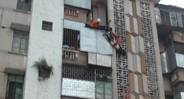 Chong cuu vo khoi cu nhay lau tu tu hinh anh