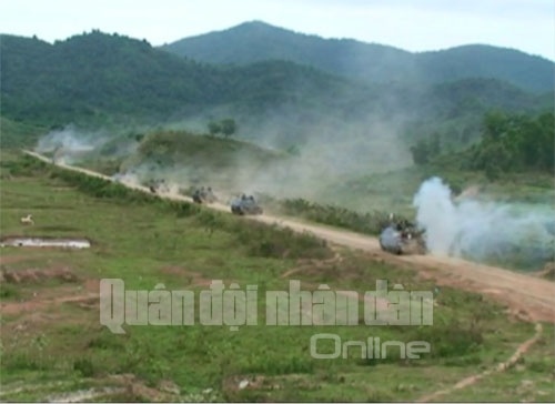 Clip 'Voi sat' Lu doan 203 xung tran hinh anh