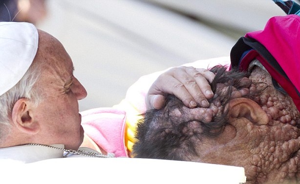 'Nguoi mat quy' cam thay tim nhu rung khi Giao hoang om hinh anh