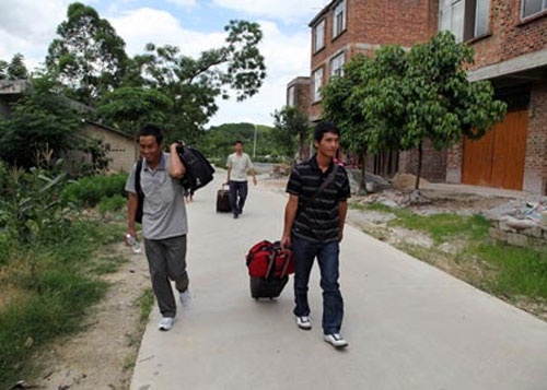 Noi long chinh sach mot con, Hoa kieu do ve nha hinh anh