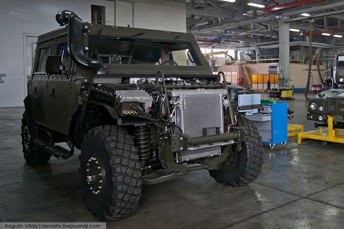 Day chuyen lap rap xe boc thep Iveco o Nga hinh anh