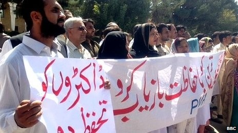 Bac si tro thanh moi beo bo cho toi pham tai Pakistan hinh anh