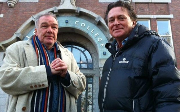 Hai tre so sinh gap lai nhau sau 60 nam bi trao nham hinh anh