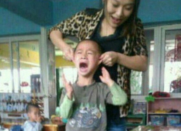 Canh tuong bao hanh tre tai Trung Quoc hinh anh