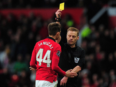 HLV David Moyes canh bao hanh vi an va cua Januzaj hinh anh