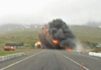 May bay lao xuong duong bang, bien thanh qua cau lua hinh anh