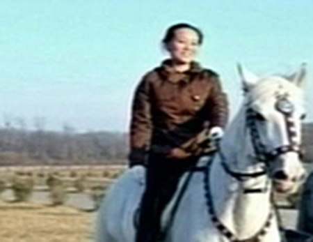 Em gai Kim Jong Un giu nhieu chuc vu quan trong hinh anh