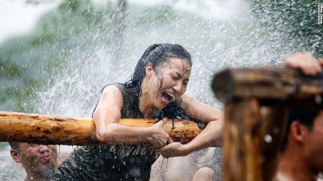 Gioi nha giau Trung Quoc thich tuyen nu ve si hinh anh