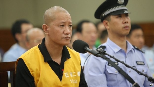 Cong nhan Trung Quoc tam doc vao banh xuat sang Nhat hinh anh