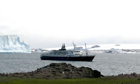 Anh bao dong hiem hoa tu tau ma Nga hinh anh