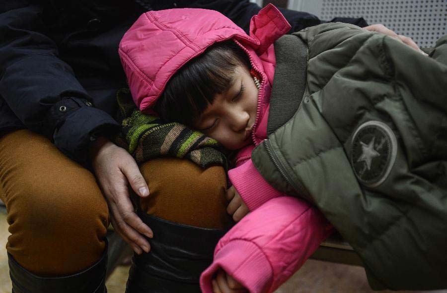 Tre tho trong nhung hanh trinh gian nan ngay Tet hinh anh