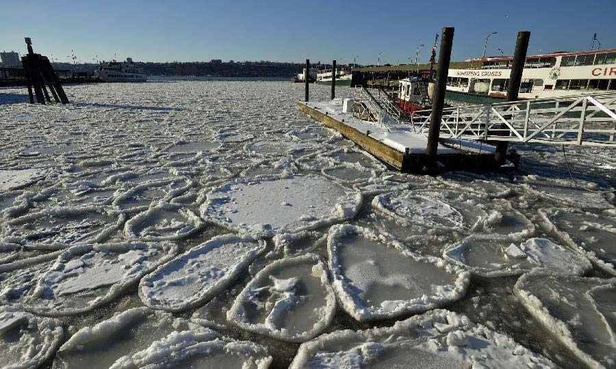 Lanh -13 do, mat song dong bang thanh hinh ky di hinh anh