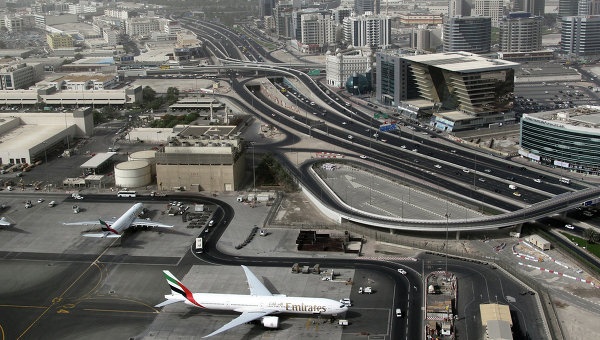 May bay va cham, tiep vien roi xuong duong bang hinh anh