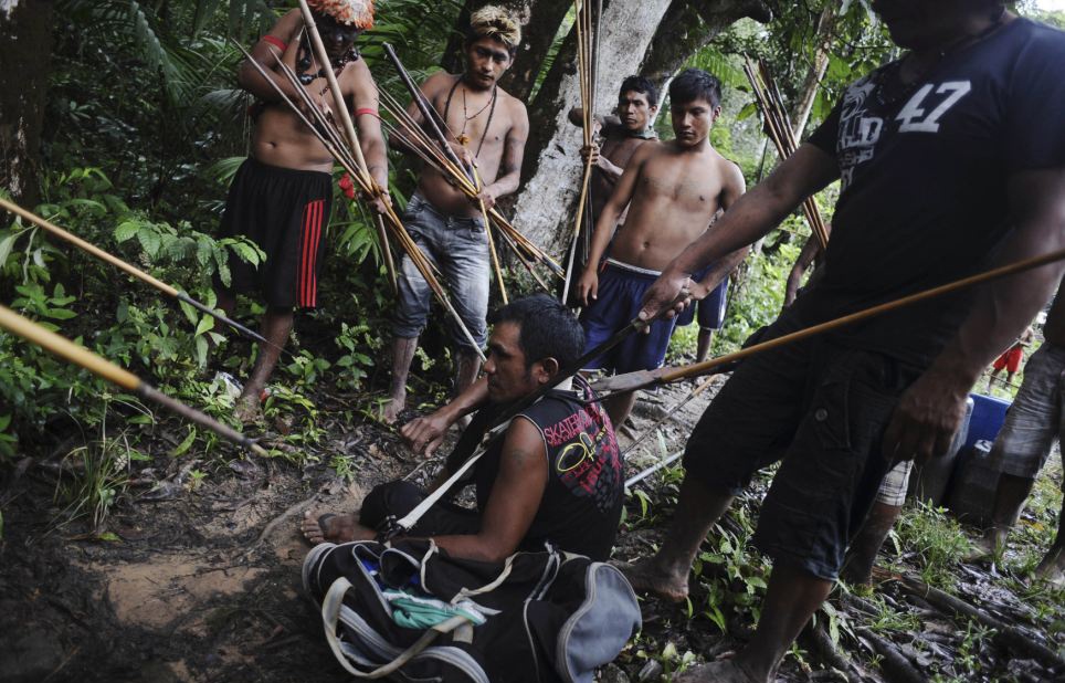 Chien binh bo toc vac dao va giao mac di san vang tac hinh anh