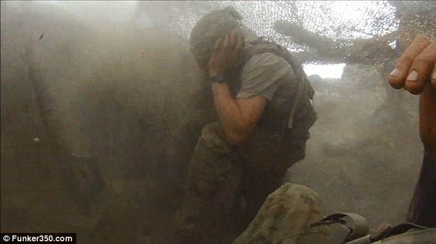 May bay My nem bom nham dong doi hinh anh