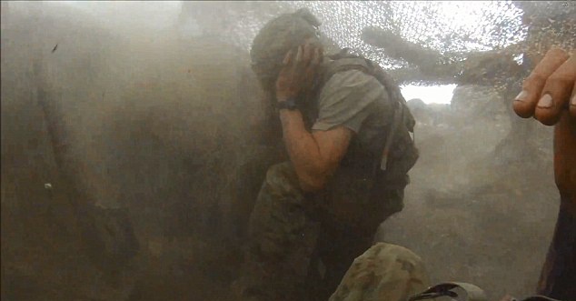 May bay My nem bom nang hon 220 kg xuong dau dong doi hinh anh