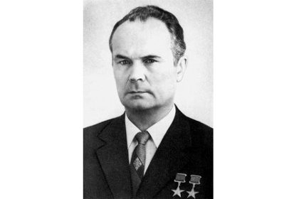 Cha de dong chien dau co huyen thoai MiG qua doi hinh anh