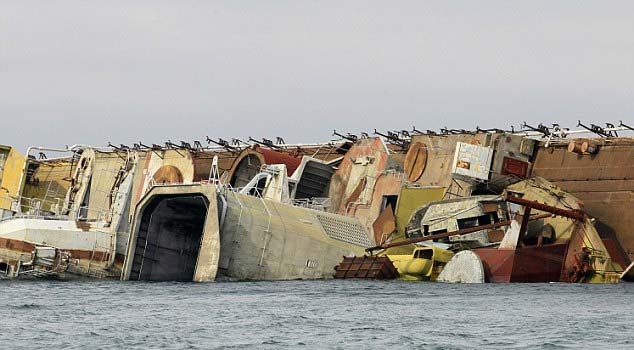 Xac tau chong ngam Nga chan duong chien ham Ukraina hinh anh