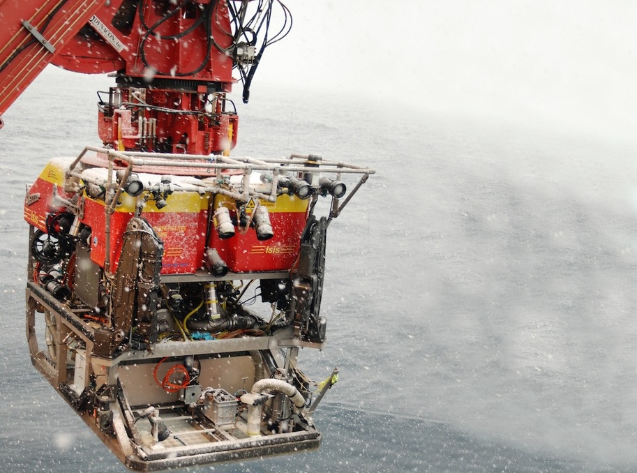 Robot dieu khien tu xa lan tim MH370 hinh anh