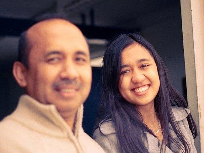 Con gai co truong MH370 to bao Anh viet sai ve bo hinh anh