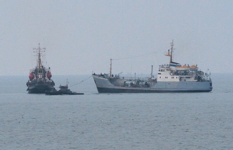 Nga trao tra tau chien dau tien tai Crimea cho Ukraina hinh anh