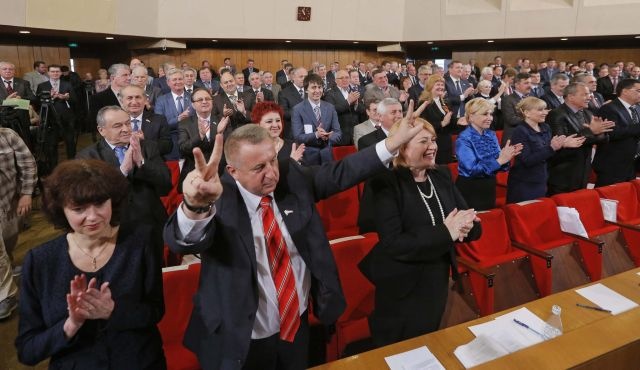 Crimea ban hanh hien phap moi hinh anh