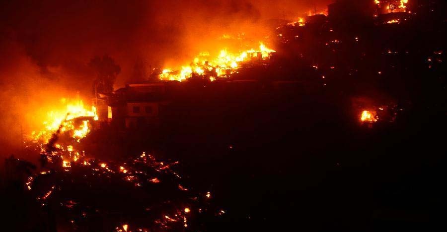 Hon 500 ngoi nha bi thieu rui, 3.000 nguoi chay loan hinh anh