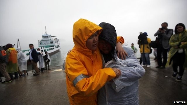 Than nhan hanh khach doi tin tai dao Jindo hinh anh