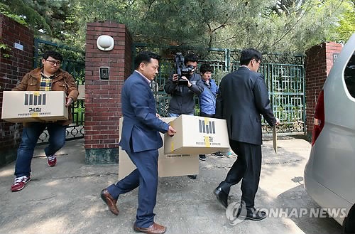 Han Quoc luc soat nha cua chu tau dam hinh anh