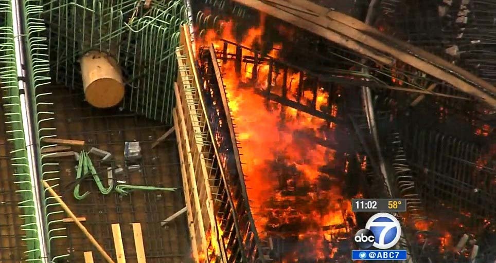 Cau khong lo boc chay, sap trong nhay mat hinh anh