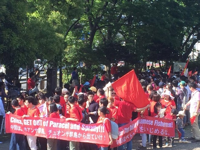 Nguoi Viet tai Nhat phan doi truoc Su quan Trung Quoc hinh anh