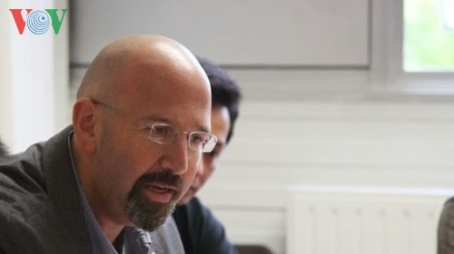 Chuyen gia quoc te tu van xu ly xung dot tren Bien Dong hinh anh