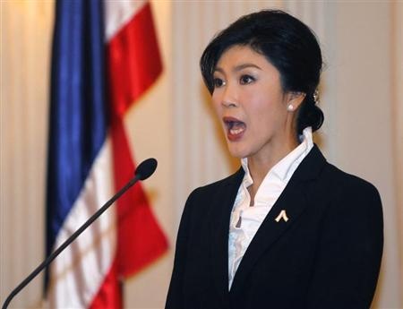Cuu thu tuong Yingluck Shinawatra trinh dien quan doi hinh anh