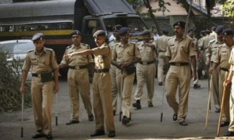 Nang nong 47 do C, dan An Do bat coc nhan vien nganh dien hinh anh