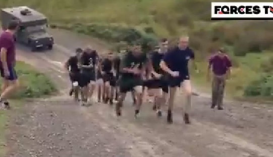 Ung vien Trung doan nhay du Anh trai qua bai thi chay hinh anh