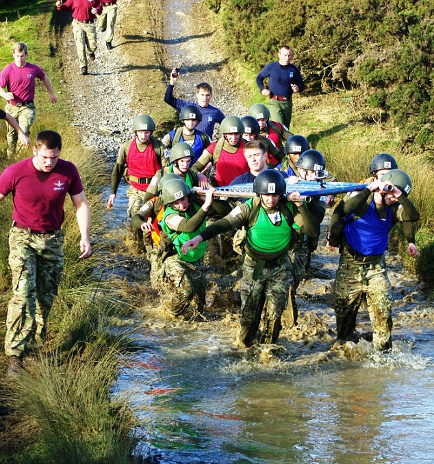Khoa dao tao linh du khac nghiet o Anh hinh anh