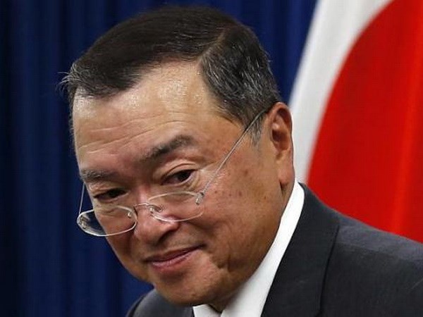 Vua nham chuc, Bo truong Nhat da dinh be boi hinh anh