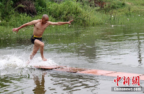 Bền bỉ là yêu cầu quan trọng nhất đối với người tập luyện khinh công. Ngoài ra, người tập phải có niềm tin mãnh liệt mới có thể thành công.