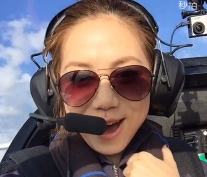 Nu ca si 9x Trung Quoc lai may bay chien dau gay sot hinh anh