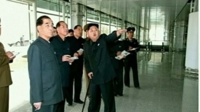 Kim Jong Un ra lenh thay doi thiet ke san bay Binh Nhuong hinh anh